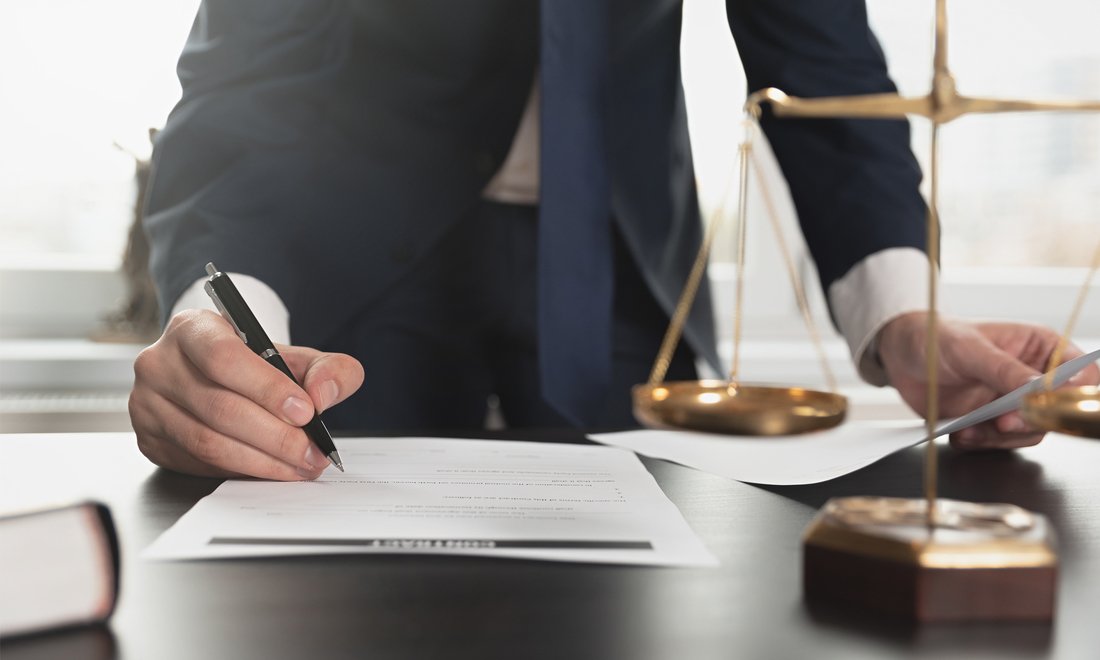 A Guide to Knowing When to Contact an Employment Lawyer